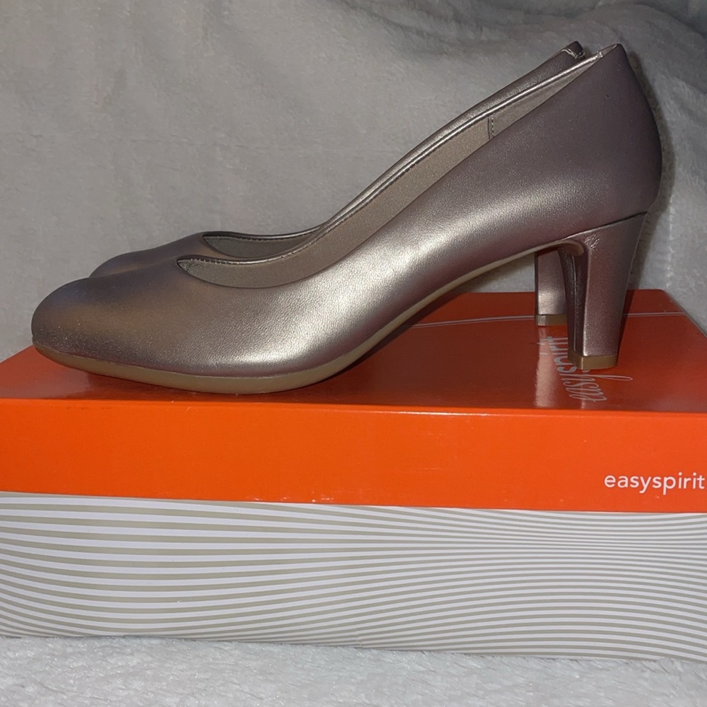 Easy Spirit Women's Esneoma Leather High Heel Pump - Picture 3 of 9